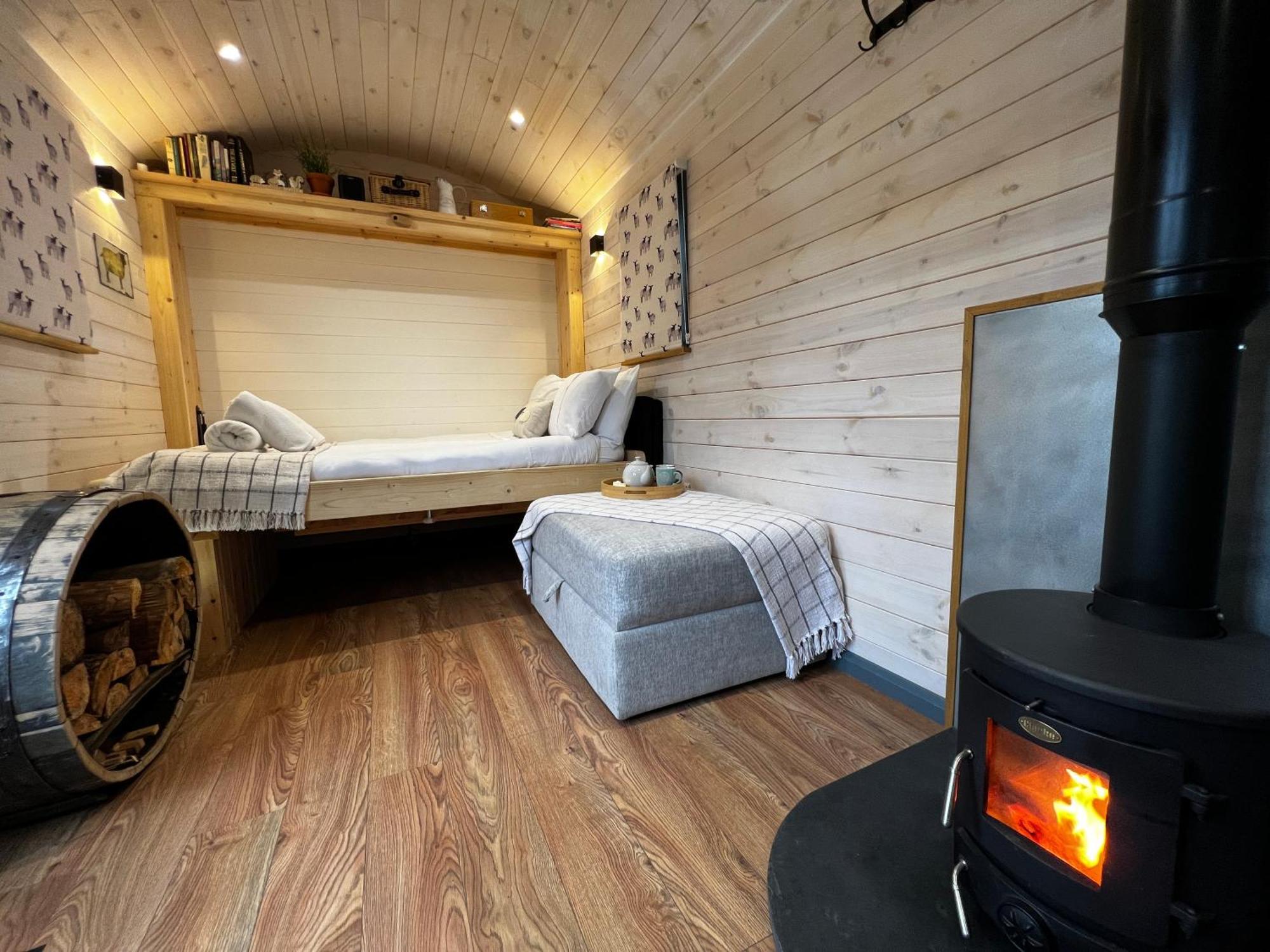 Mountain View Shepherd'S Hut For 2 Adults, 1 Dog Villa Llangoed Exterior photo