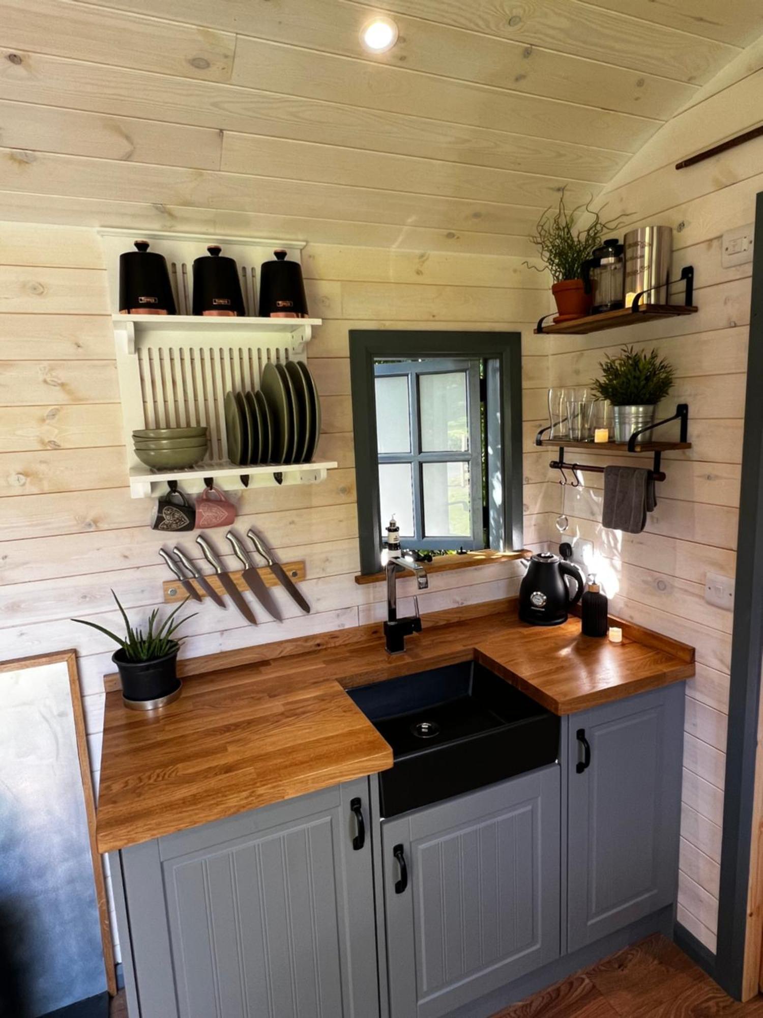 Mountain View Shepherd'S Hut For 2 Adults, 1 Dog Villa Llangoed Exterior photo
