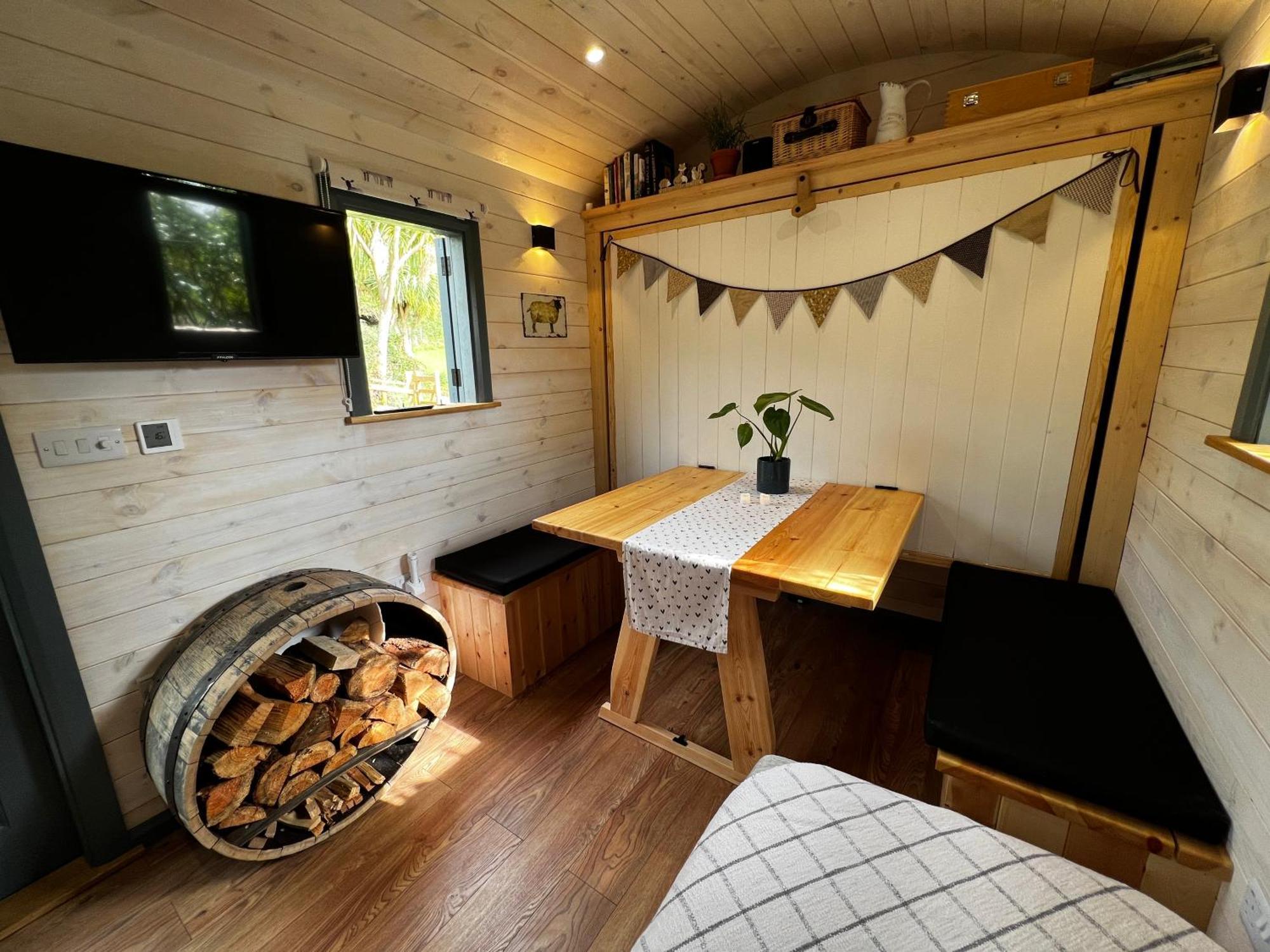 Mountain View Shepherd'S Hut For 2 Adults, 1 Dog Villa Llangoed Exterior photo